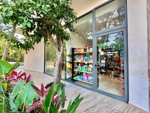 Beautiful Loft minutes from the sea!