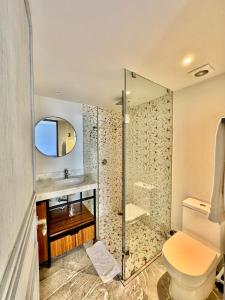 2 Bedroom Apartment Steps From the Sea!