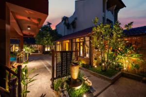 DeMin Villa Hội An - Pool and BBQ Garden