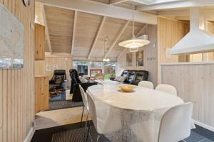 Cozy Summer House Near Hals