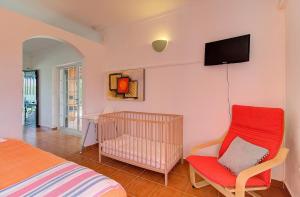 Charming Villa 4KM From Beach