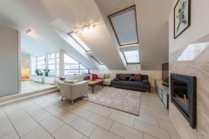Mansard Apartment Antonovicha 4