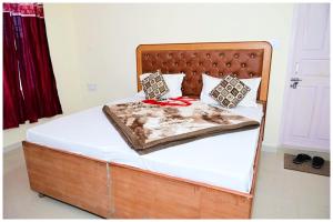 HOTEL #KRISHNA B&B Śhimla Near Mall Road- Free Wi-fi And Restaurant & Mountain View -Best Hotel In Śhimla!