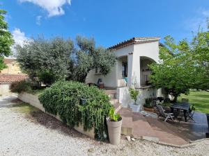 Provençal house with pool