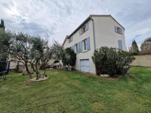 Provençal house with pool