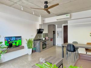 Duplex west Lake Kem APT