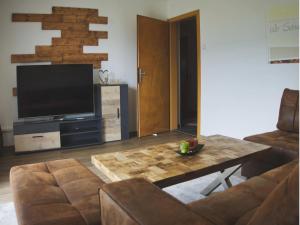 Apartment by Lake Ossiach with Mountain Views