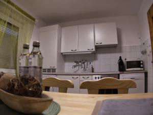 Apartment by Lake Ossiach with Mountain Views