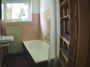 Apartment by Lake Ossiach with Mountain Views