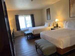 Queen Room with Two Queen Beds and Balcony - Non-Smoking room in Rocklin Park Hotel