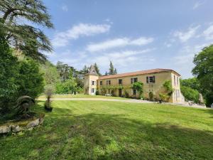 B&B / Chambres d'hotes Presbytere d'Arpentian : photos des chambres