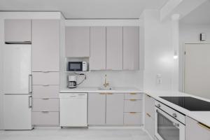 Kaupunkikolmio saunalla ja parvekkeella