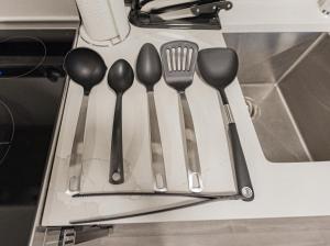 Dumfries Guest Room in Vancouver