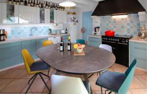 Stunning Home In St Montan