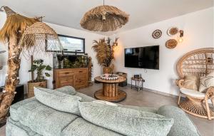 Cozy Home In Saint-Césaire-De-Gauzi