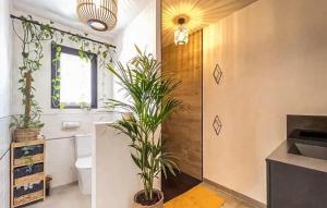 Maisons de vacances Cozy Home In Saint-Cesaire-De-Gauzi : photos des chambres