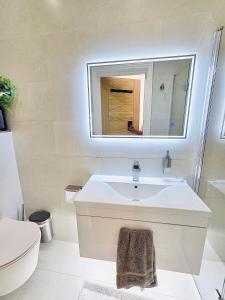 Chic Apartment E10