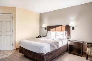 Queen Suite - Non-Smoking room in Suburban Extended Stay Hotel Camp Lejeune