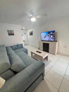 VILLA MARE - 2 beds with balcony, patio and pool and direct park access