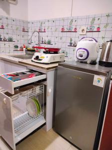 Transit 6 Jam - Apartment Grand Kamala Lagoon by Sato Room