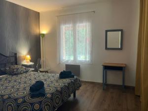 Maisons de vacances Cottage with swimming pool, pool house and view ! : photos des chambres