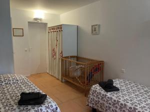 Maisons de vacances Cottage with swimming pool, pool house and view ! : photos des chambres