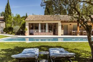 Maisons d'hotes MAS MILLESIME - Chambre double - petit dejeuner - piscine - Mas du XVIIIeme siecle proche Saint-Remy-de-Provence : photos des chambres