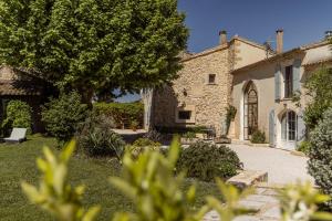Maisons d'hotes MAS MILLESIME - Chambre double - petit dejeuner - piscine - Mas du XVIIIeme siecle proche Saint-Remy-de-Provence : photos des chambres