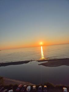 1 bedroom apartment with sea and river views