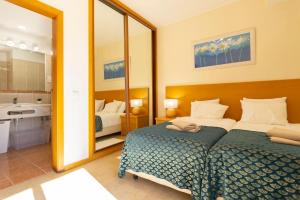 Vilamoura T1 Flat with Private Balconies with Pool view near The Marina & Beaches