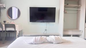 Calm & Cozy Condo Close to Beach and Mall With Washing Machine & Smart TV B20