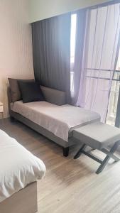 Calm & Cozy Condo Close to Beach and Mall With Washing Machine & Smart TV B20