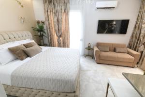 GOLDENSPACE exquisite suite near the port