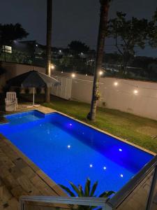 Casa com Piscina, Churrasqueira e Quartos amplos