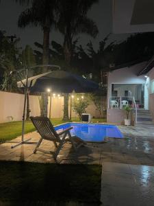 Casa com Piscina, Churrasqueira e Quartos amplos