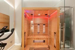 Vatican 3 Bedrooms and Private Home Sauna and Gym