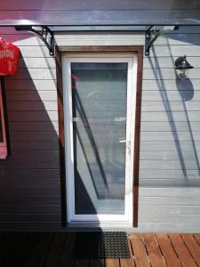 Chata na kolech 6L v areálu Koupaliště Bystré v Orlických horách