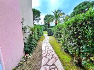 Rez de jardin privatif à 150m de la mer