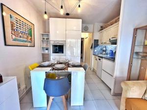 Appartements Rez de jardin privatif a 150m de la mer : photos des chambres