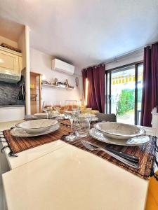 Appartements Rez de jardin privatif a 150m de la mer : photos des chambres
