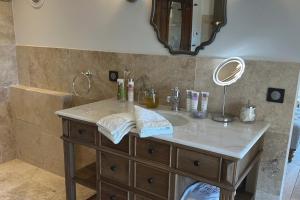 B&B / Chambres d'hotes Domaine Chateau du Bois Provence : photos des chambres