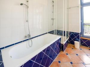 Maisons de vacances Luxurious Mansion in Castle Grounds in Lantheuil : photos des chambres