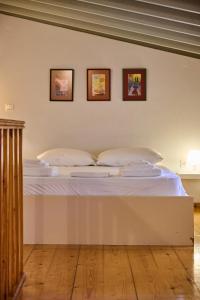 D BERNARDAKI Garden House