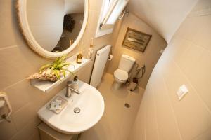 Golden Palm Tree Maisonette