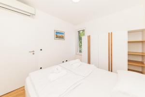 Sunny Side Casa by Belmont Realty