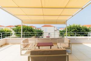 Sunny Side Casa by Belmont Realty