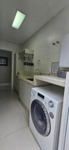 APARTAMENTO 3 SUITES MEIA PRAIA - ITAPEMA - 90 Metros DO MAR