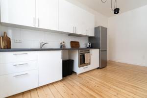 2BR Apartment - ZENTRAL - MODERN - WIFI - KAFFEE - BUSINESS - NETFLIX