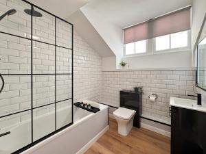 City Retreat on Queen Street by Week2Week