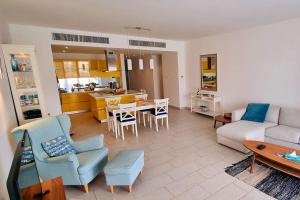 Island Apartment